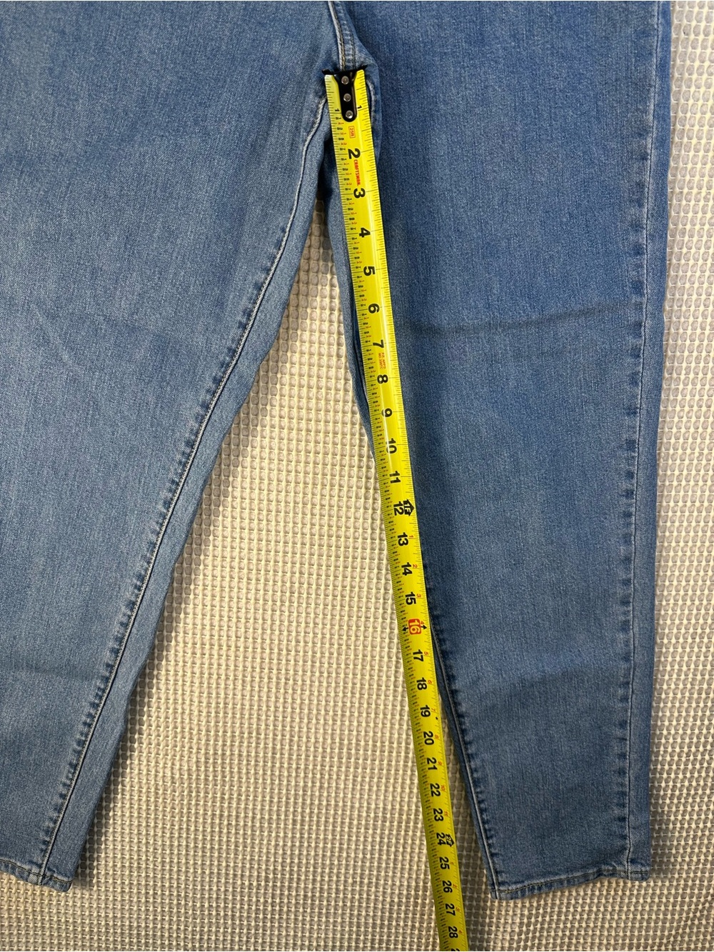 Levi's High Waisted Taper Jeans Medium Wash Mom Jean Stretch Denim Size 28 - Picture 8 of 9